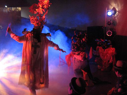 El Arcangel somete al Diablo